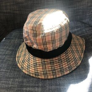Burberrys of London Vintage Cotton Bucket Hat  - Reversible Black / Plaid - Med.